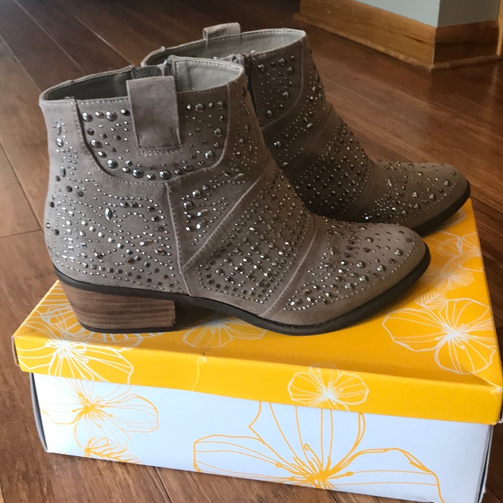 Yellow Box Boots size 8.5
